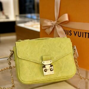 <AUTHENTIC>Louis Vuitton Pochette Métis East West Bag